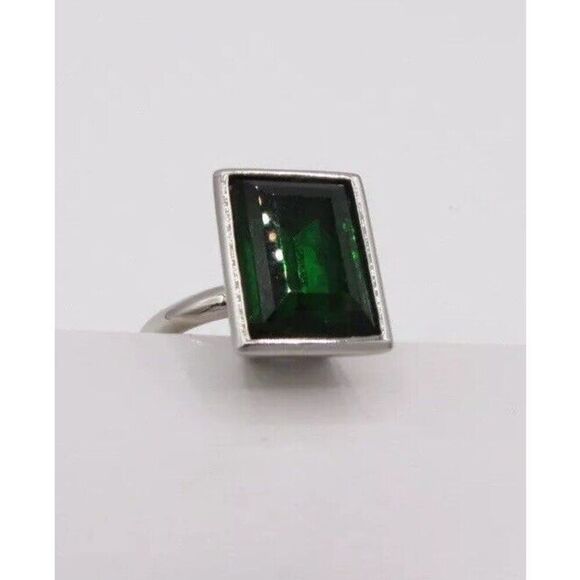 Large Cocktail Synthetic Emerald Ring Size 7 - Picture 1 of 3